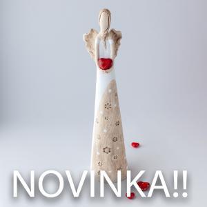 Andílek se sněhovými vločkami 55 cm červené srdce